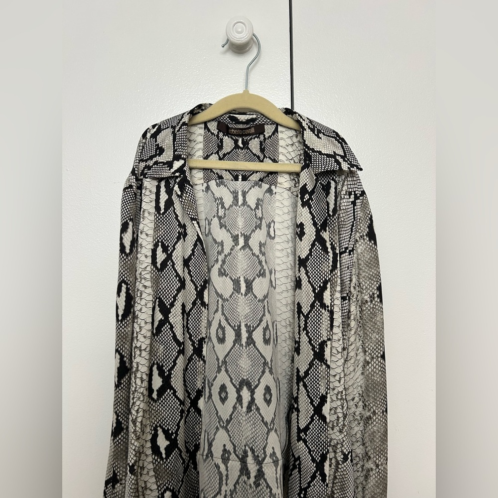 Stylish Black and White Snake Print Women's Top